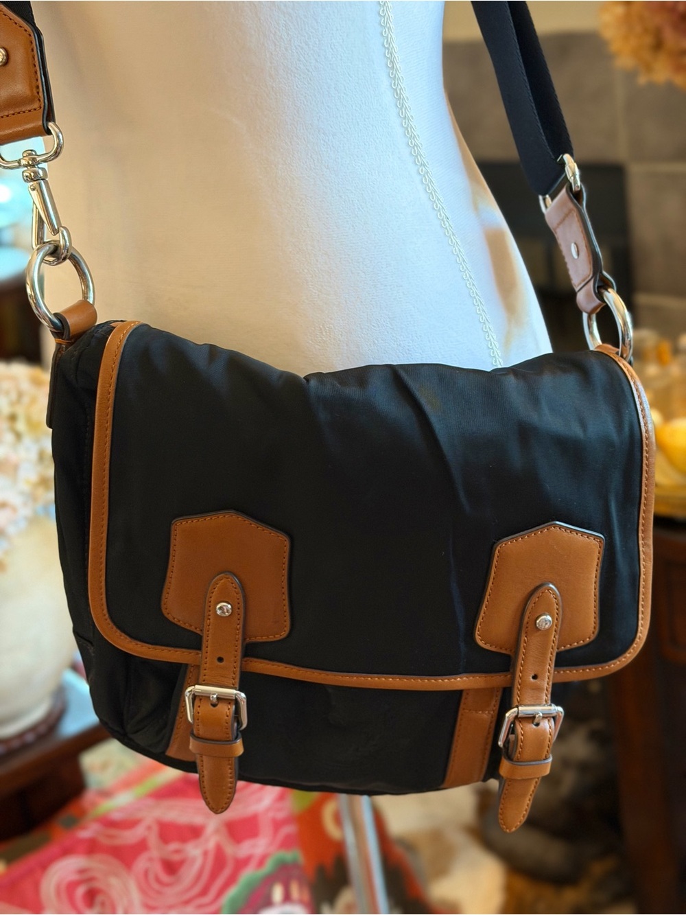 EUC Ralph Lauren Women’s Black and Brown Crossbody Messenger Bag. Like new! - Picture 2 of 8